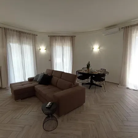 Red Bridges House Maria Апартаменты